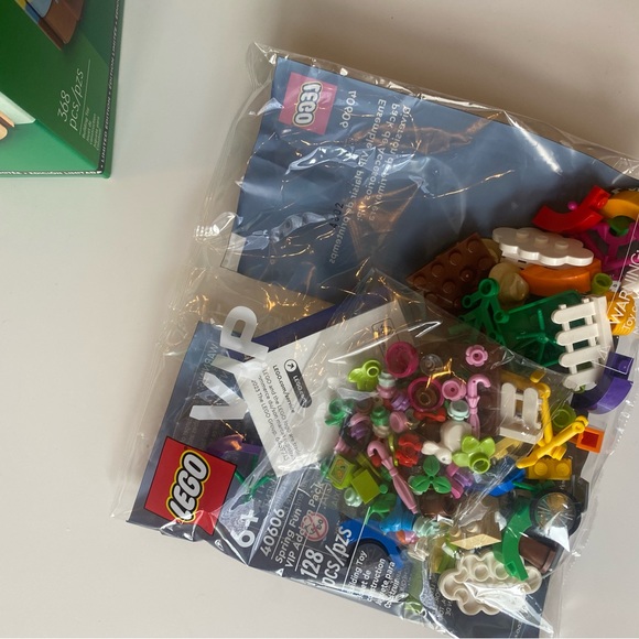 Limited SPRING VIP lego bundle 2023 - Picture 2 of 4